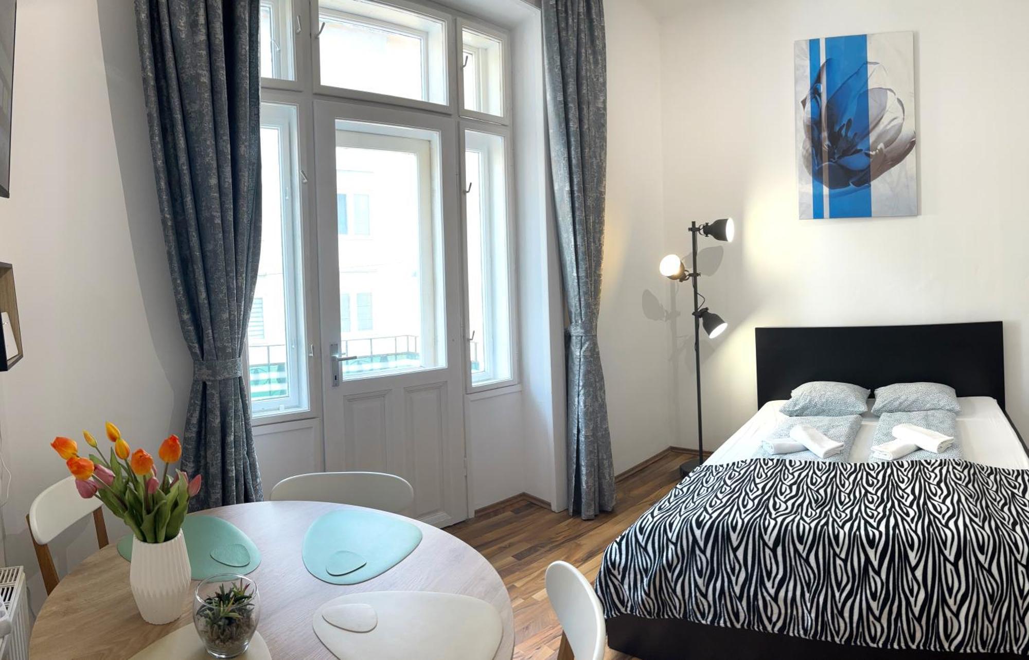 Big And Comfortable Mariahilfer Apartment 비엔나 외부 사진