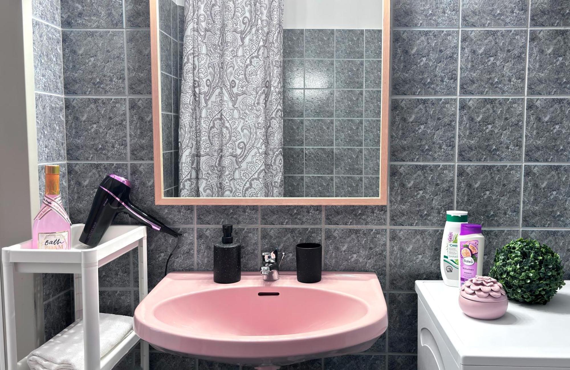 Big And Comfortable Mariahilfer Apartment 비엔나 외부 사진